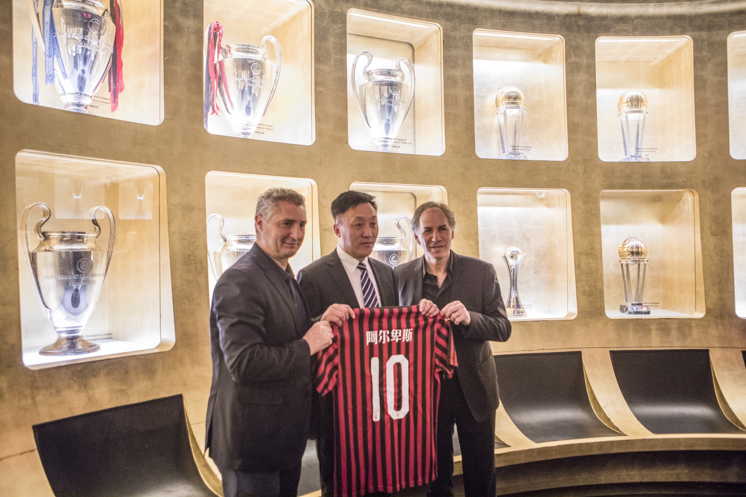 早报 ｜ 法兰克福3比3多特蒙德