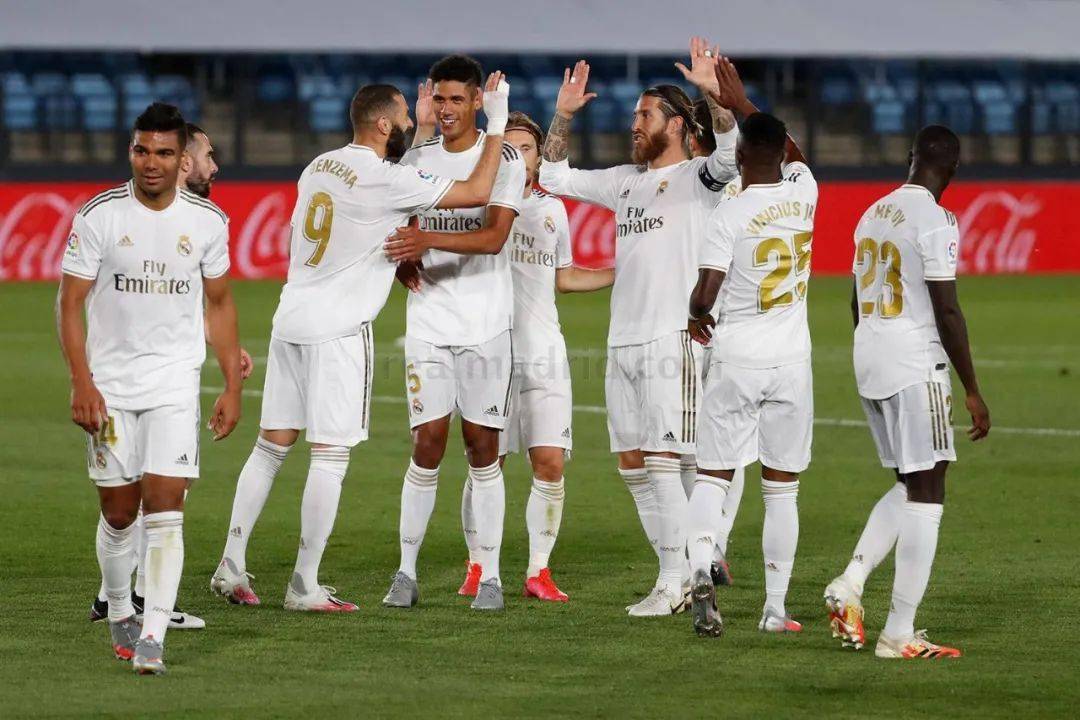 班凯罗23+8+8 贝恩27分魔术主场逆转鹈鹕